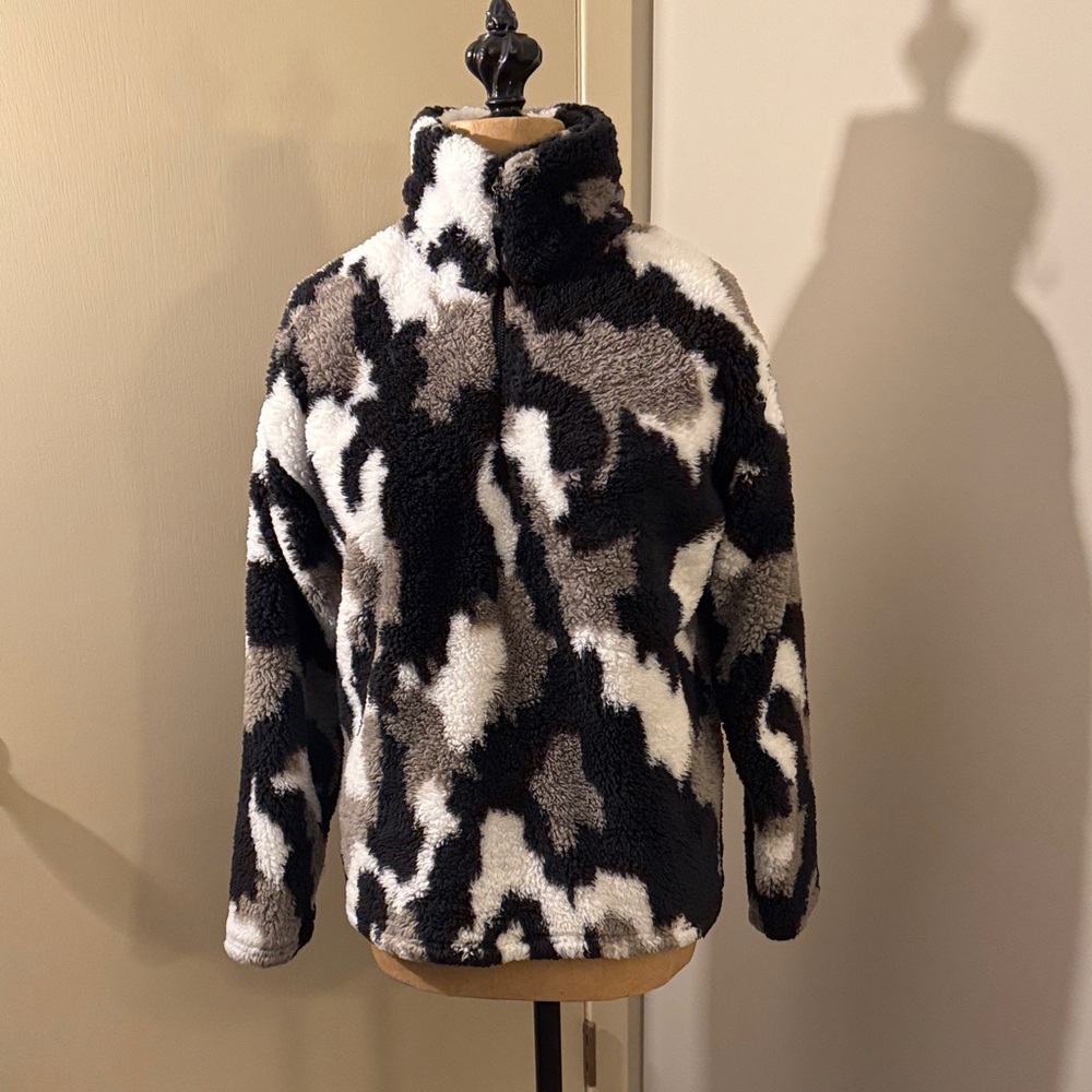 Eddie Bauer Black and White zip up Neck  Sherpa